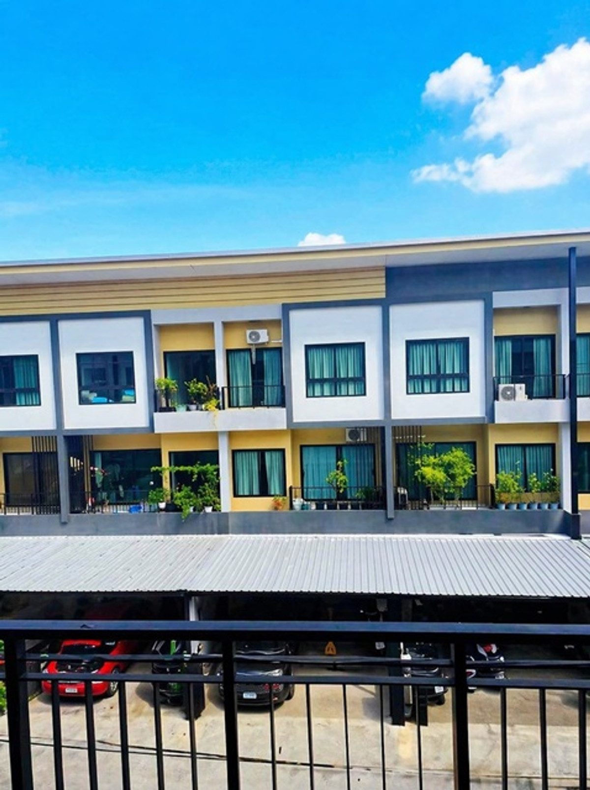 For RentTownhomeBangna, Bearing, Lasalle : BTS Samrong 1km. 4bed 3bath townhome BTS Bearing 20sq.wa. 240sq.m. new 3story house Imperial World