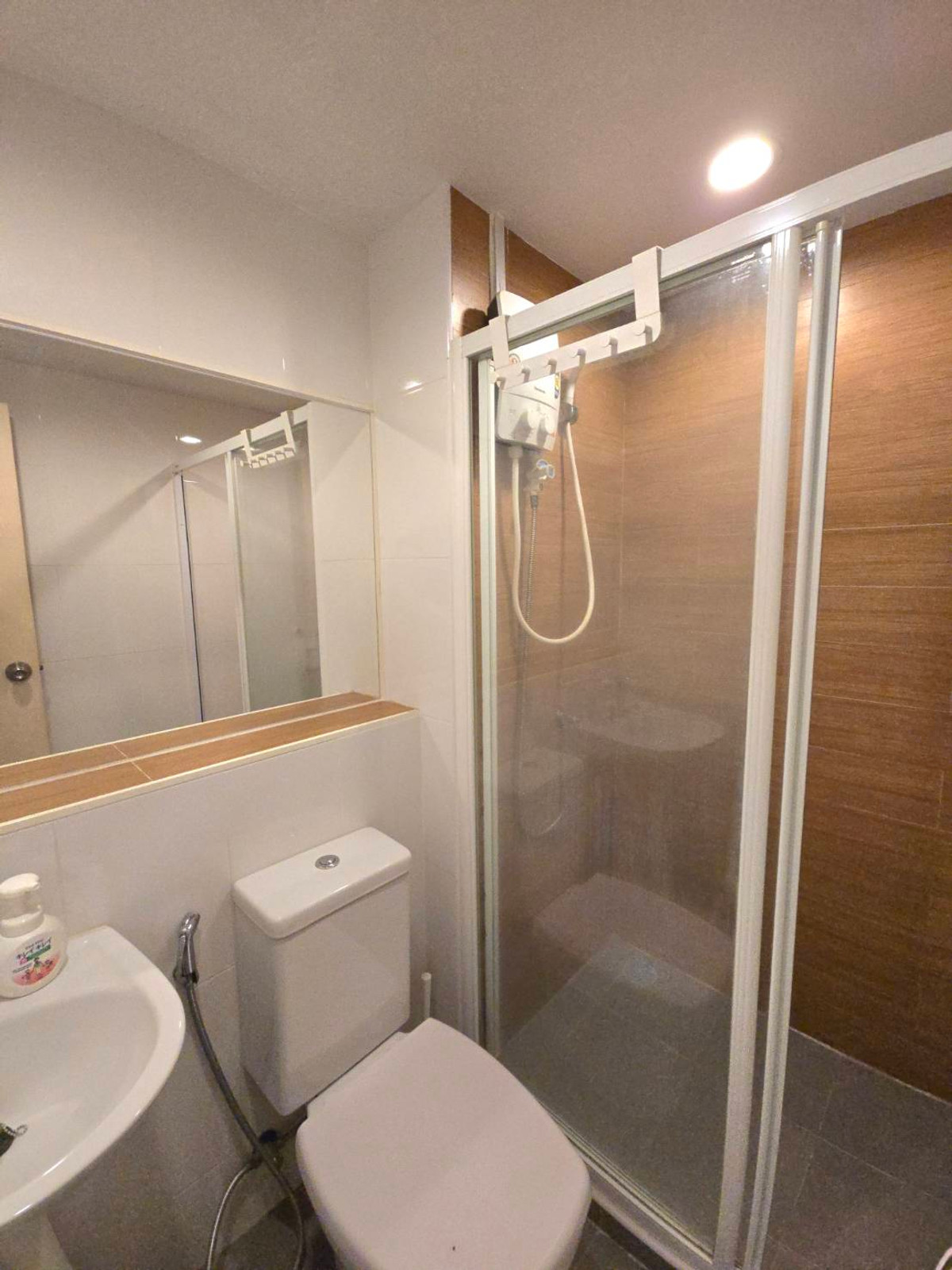 For RentCondoRattanathibet, Sanambinna : 𝗧𝗵𝗲 𝗖𝗼𝗻𝗻𝗲𝘅𝗶𝗼𝗻 𝗖𝗼𝗻𝗱𝗼 Available, ready to move in, 4th floor room, complete with electrical appliances.