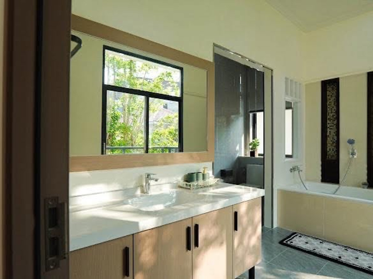 ขายพัทยา บางแสน ชลบุรี สัตหีบ : ขายบ้านเดี่ยวพูลวิลล่าใจกลางเมืองพัทยา โครงการธาดารวดี ทั้งหมด 6 ยูนิต 4 ห้องนอน 3 ห้องน้ำ 2 ที่จอดรถ 1 สระว่ายน้ำ