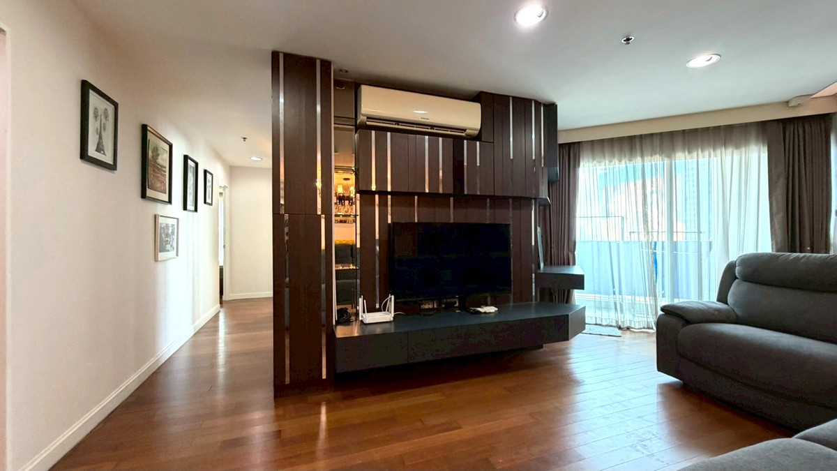 For RentCondoRama9, Petchburi, RCA : ✨ Big room, Rare Item! 3 bedrooms in the heart of Rama 9 | Live seriously, live life to the fullest ✨