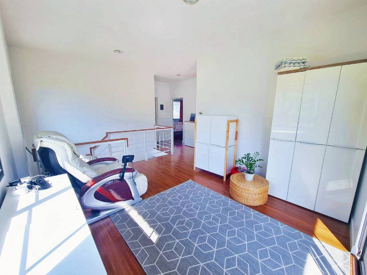 ให้เช่าบ้านนวมินทร์ รามอินทรา : ให้เช่าบ้านเดี่ยว หมู่บ้านมัณฑนา เลค วัชรพล สุขาภิบาล 5 บ้านหลังมุม ใกล้สถานีรถไฟฟ้า สายสีเขียว (N.2048)