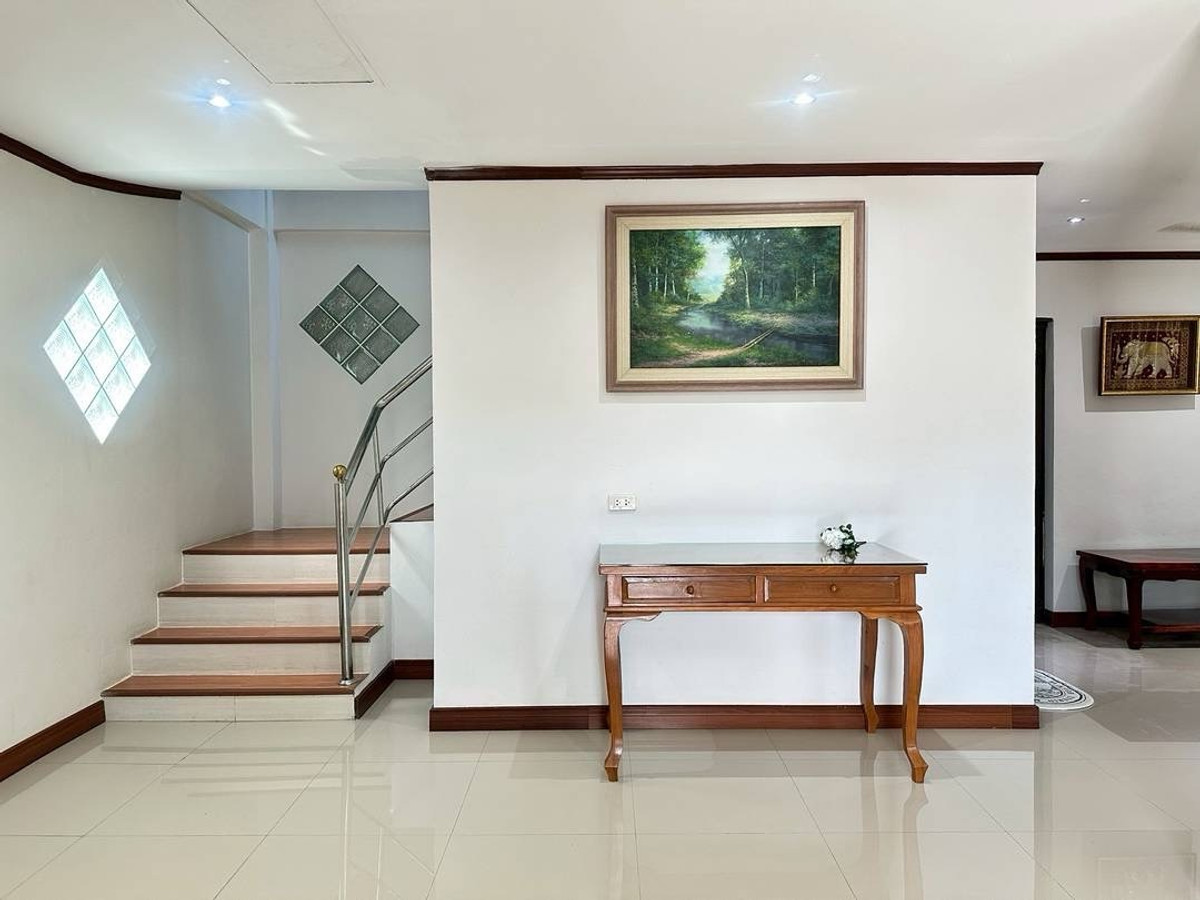 For SaleHousePattaya, Bangsaen, Chonburi : Single house for sale Two houses in the same area Near Jomtien Beach, Pattaya, 200 sq m, 5 bedrooms, 4 bathrooms