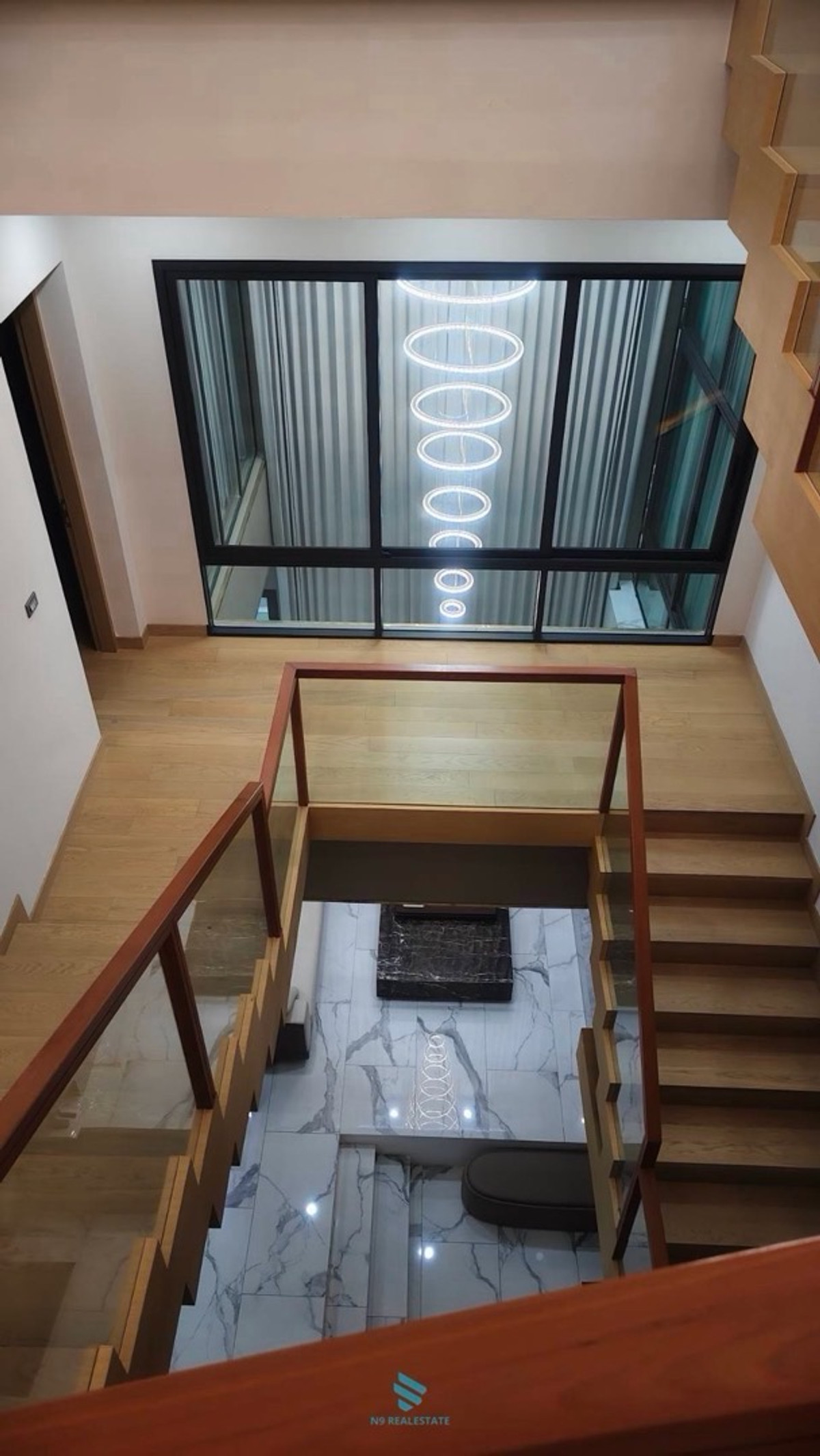 ขายบ้านเลียบทางด่วนรามอินทรา : (ขาดทุน10ล้าน) The glamor บ้าน+สระว่ายน้ำแต่งสวยเฟอร์ครบ พร้อมอยู่ ห่างเอกมัย 10 นาที 