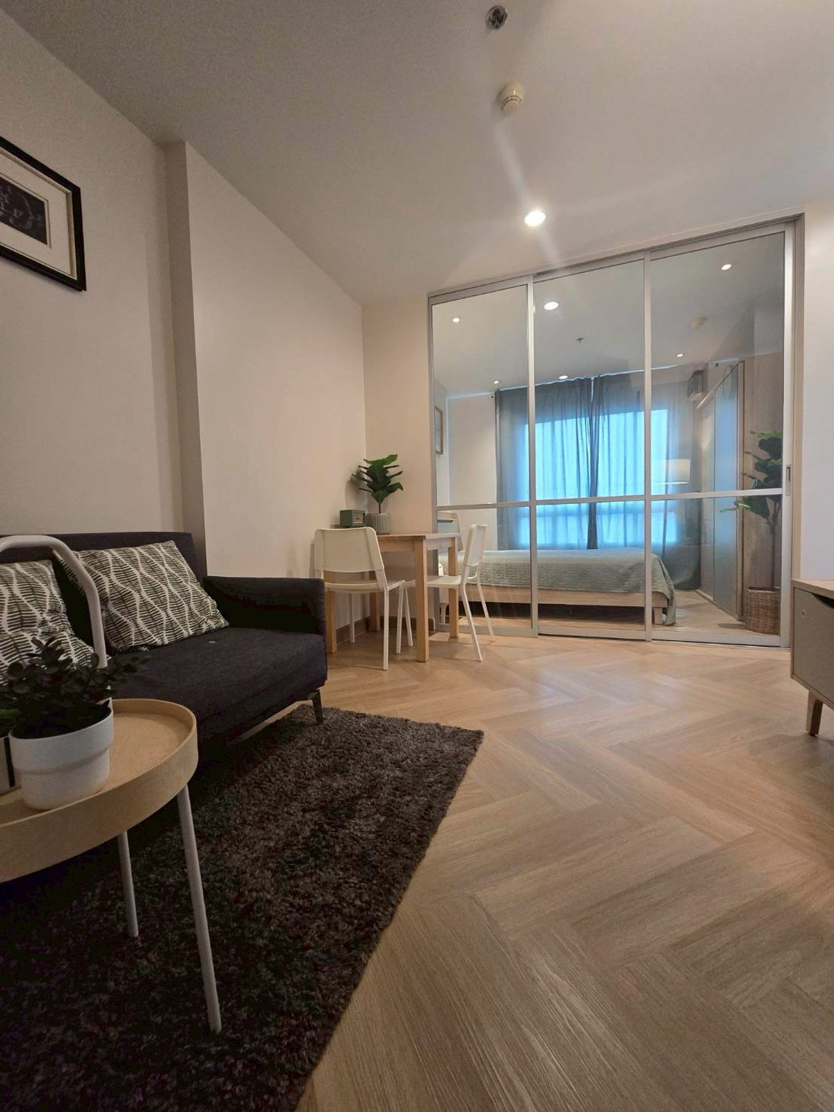 For RentCondoThaphra, Talat Phlu, Wutthakat : Condo, 10th floor, fully furnished, beautifully decorated, for rent in Tha Phra-Phetkasem area, near BTS Bang Wa, only 500 meters.