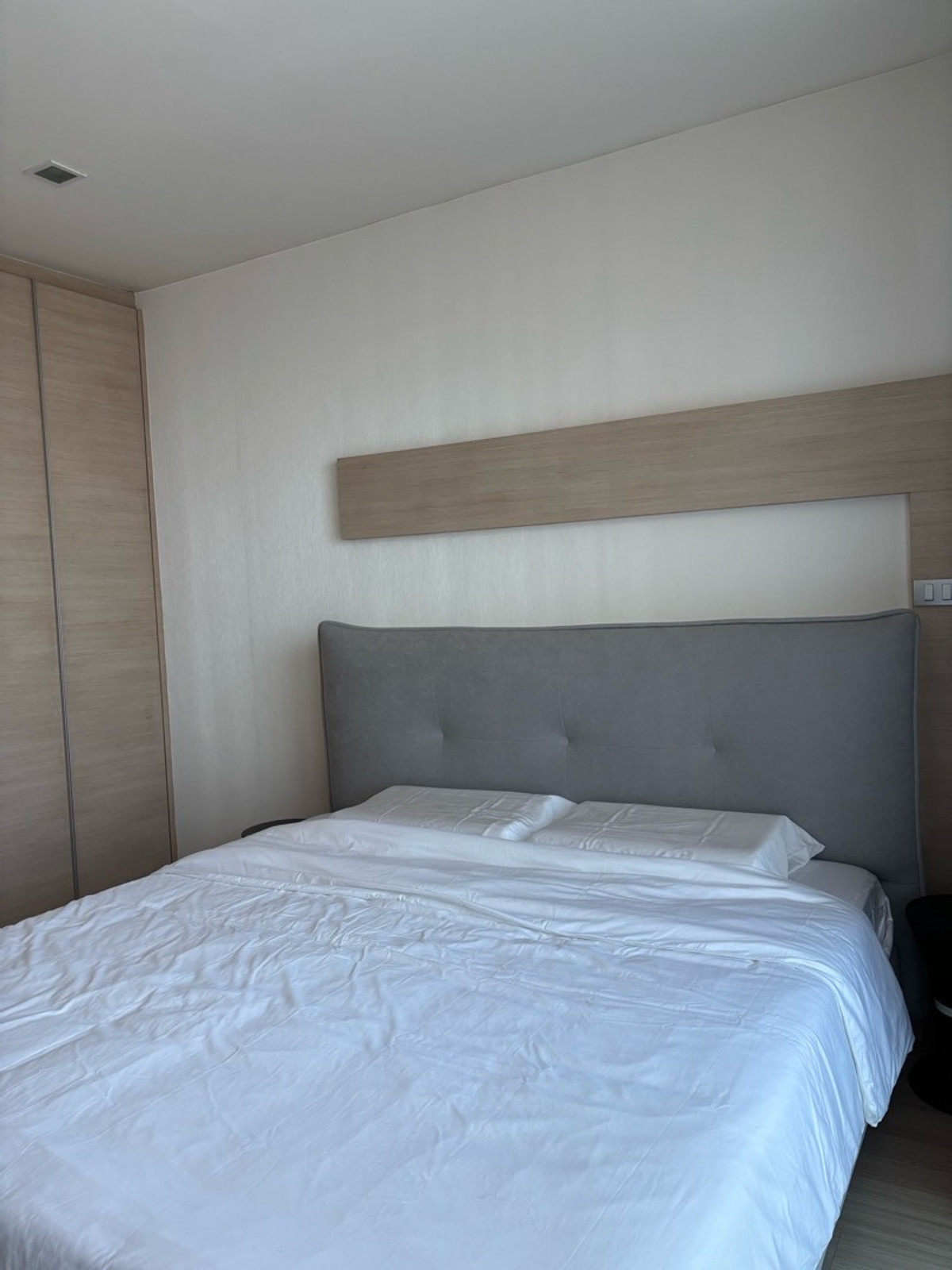 For RentCondoOnnut, Udomsuk : New Luxury Scented Room at Skywalk Residences – Only 22,000 THB/Month! ✨🏙️
รีบเลย ห้องใหม่หอมกลิ่นหรูมาก ที่ Skywalk Residences ใกล้ BTS พระโขนง เดินเพียงไม่กี่นาที 🚆