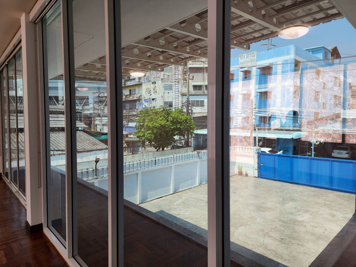 ขายบ้านนวมินทร์ รามอินทรา : ขายที่ดินพร้อมบ้านออฟฟิศ 378 ตร.วา แปลงมุม ติดรถไฟฟ้าสายสีชมพู สถานี กม.6 