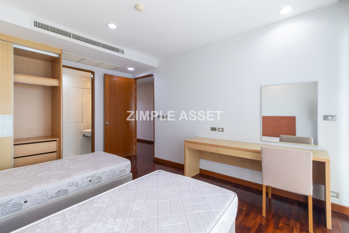 For RentSukhumvit, Asoke, Thonglor : Line ID: @zimple_asset Luxury aprtment in center of sukhumvit. Offering premium facilities for an elevated living experience. Surrounded by leading shopping malls in a prime location.