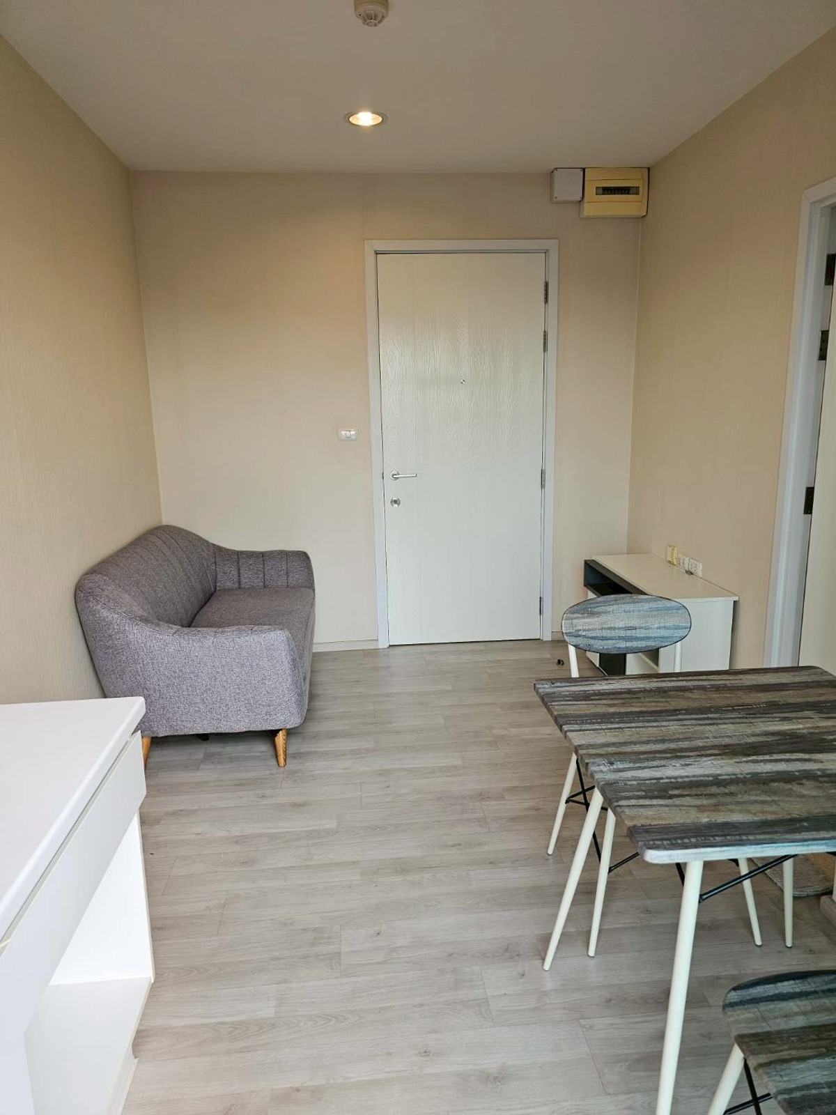 ขายคอนโดนนทบุรี บางใหญ่ บางบัวทอง : 95500 - ขายถูกกว่าราคาประเมิน พลัมคอนโด เซ็นทรัลสเตชัน เฟส2 ตึกB หน้าสุด สะดวกเดินไปห้างเซ็นทรัลเวสเกตได้เลย ใกล้ MRT บางใหญ่ ใกล้ทางด่วนมอเตอร์เวย์ M81 ต.เสาธงหิน อ.บางใหญ่ นนทบุรี