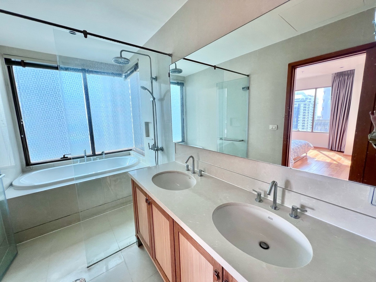 ขายคอนโดสุขุมวิท อโศก ทองหล่อ : 𝐅𝐨𝐫 Sale   : The Emporio Place 2Bed3Bath 102sqm high floor good price