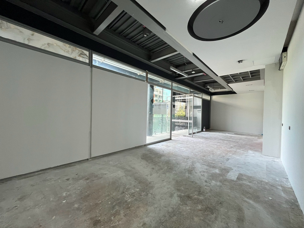 ให้เช่าร้านค้า/ตลาดนัดสุขุมวิท อโศก ทองหล่อ : ปล่อยเช่า พื้นที่ธุรกิจ 50 ตารางเมตร @ ทองหล่อ ทำเลดี มีที่จอดรถ และ Valets Parking | For Rent - Commercial Space at Thonglor Sukhumvit by Sizing 50 SQM