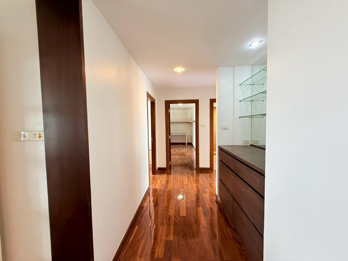 For RentCondoSukhumvit, Asoke, Thonglor : 🎉🌇 Condo for Rent – 4 Bedrooms near BTS Ekkamai | Regent on the Park Sukhumvit 61