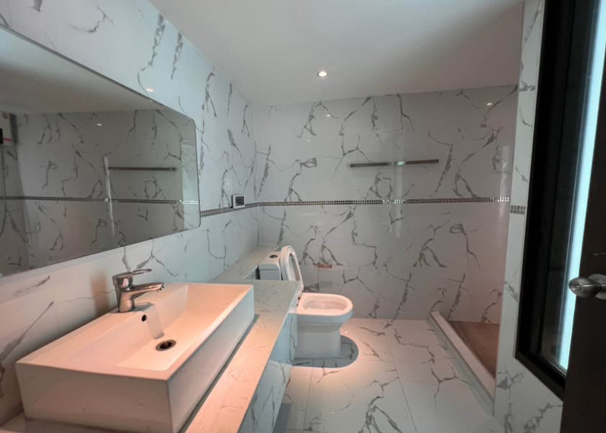 For RentTownhomeChaengwatana, Muangthong : Townhome/home office for rent Premium Golf Village, Muang Thong Thani, near IMPACT and Central Chaengwattana.