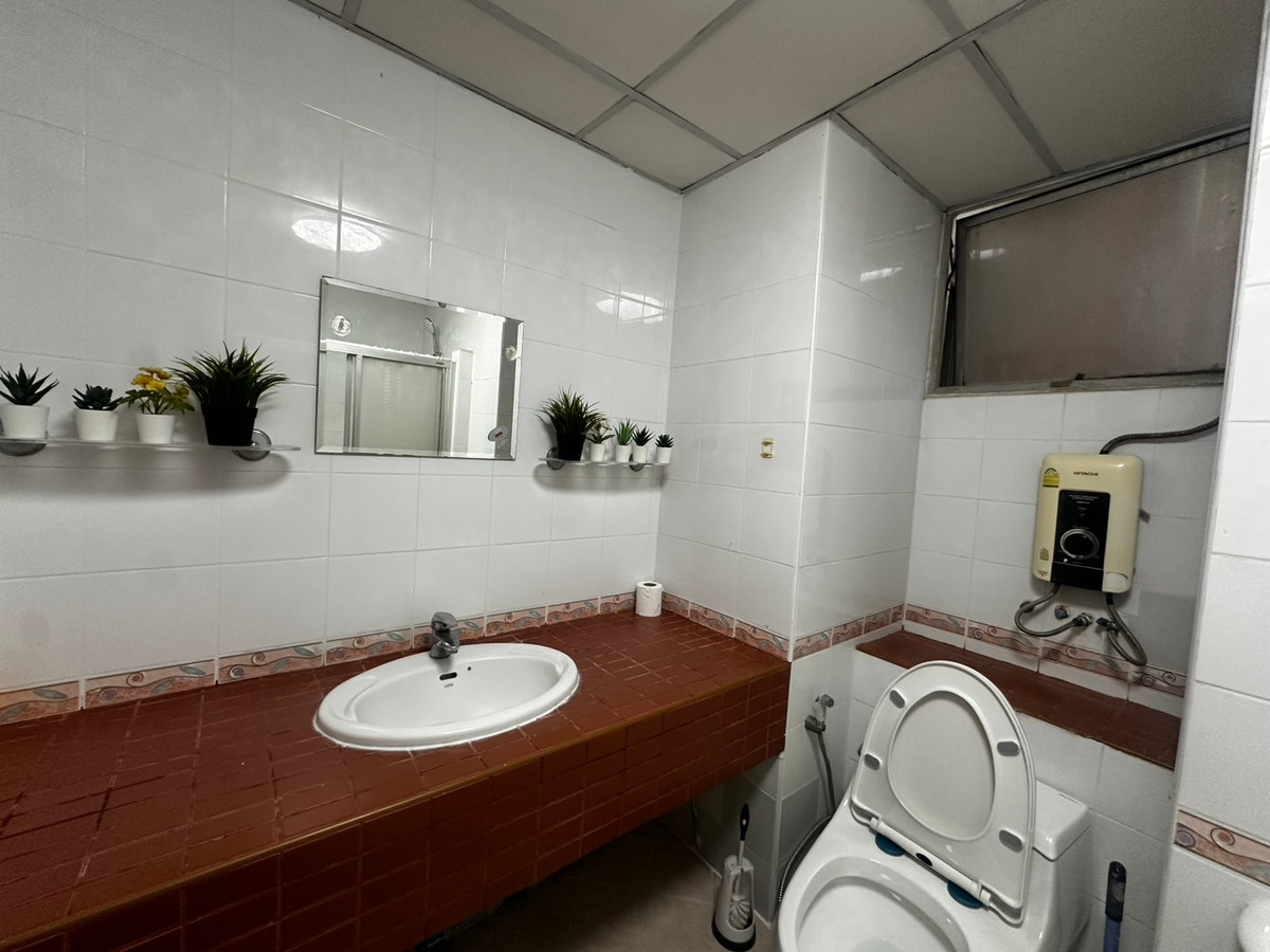 For RentCondoSukhumvit, Asoke, Thonglor : Tai Ping Tower – 3 Bed / 2 Bath, 22nd Floor for rent at 45k