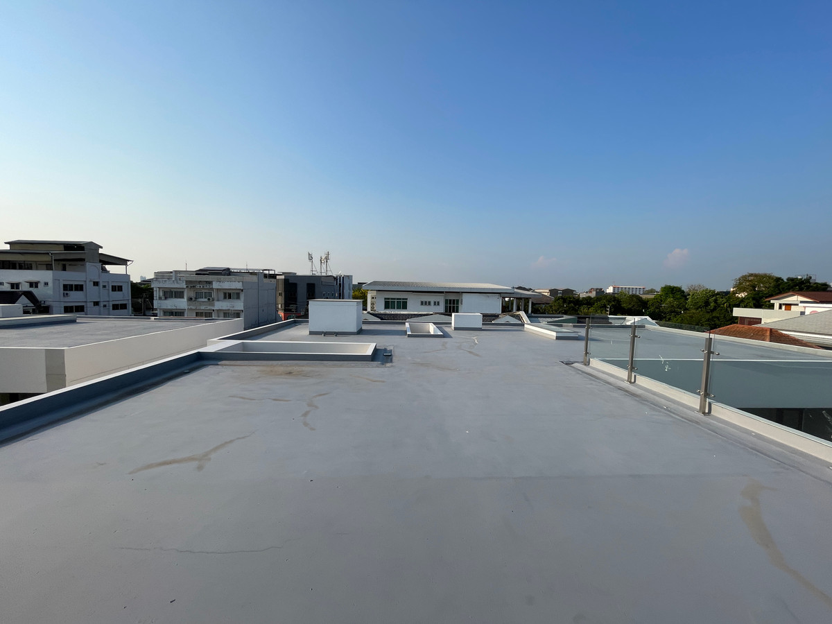 ขายบ้านเลียบทางด่วนรามอินทรา : 🔥 EXCLUSIVE PROMOTION 🔥โอกาสสุดท้ายในการครอบครองในราคาพิเศษที่สุด [ขาย] 💎 Ultra Luxury Show Unit | ELIVA Ekkamai - Eastville 💎 บ้านเดี่ยวหรู 3 ชั้น ดีไซน์ Mid-Century Modern — ความเป็นส่วนตัวสูงสุดเพียง 4 ยูนิตในโครงการ!