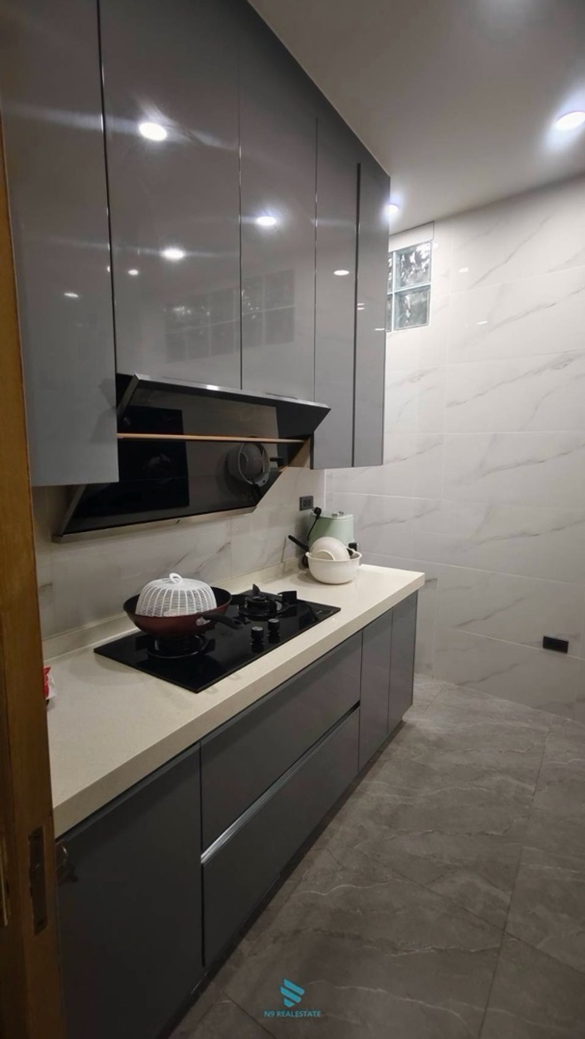 ขายบ้านเลียบทางด่วนรามอินทรา : (ขาดทุน10ล้าน) The glamor บ้าน+สระว่ายน้ำแต่งสวยเฟอร์ครบ พร้อมอยู่ ห่างเอกมัย 10 นาที 