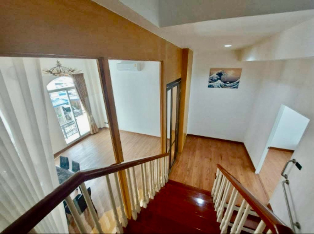 ให้เช่าทาวน์โฮมรัชดา ห้วยขวาง : หมู่บ้านกลางเมือง Grand de Paris ติดกับ รร.นานาชาติสิงคโปร์ SISB ประชาอุทิศ ห้วยขวาง บ้าน 3ชั้น  4 ห้องนอน 4ห้องน้ำ