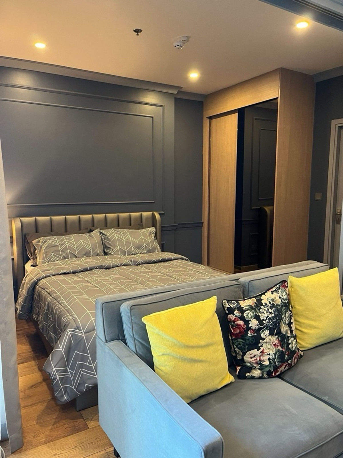 For RentCondoRatchathewi,Phayathai : 🔥Rent at Q Chidlom 🔥1BR 1BR 🔥24,000🔥35sqm 🔥Floor23