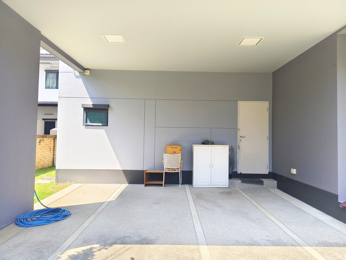 For SaleHouseBangna, Bearing, Lasalle : Single house for sale, corner plot next to the garden, best price, has a bedroom on the ground floor. Beautifully decorated and ready to move in. Burasiri Village Wongwaen-On Nut, 4 bedrooms, 4 bathrooms, 10 minutes to the motorway and Suvarnabhumi Airpor