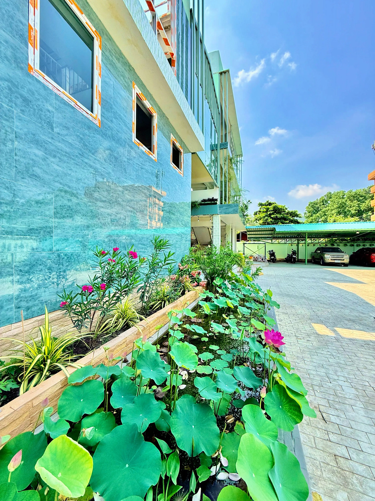 For RentOfficeRattanathibet, Sanambinna : 📢 [For Rent] Prime Office & Warehouse Complex – Rewadee Soi 7, near Nonthaburi Government Center! 🏢✨  Spacious area with versatile functions, perfect for a modern office, warehouse, or distribution center.