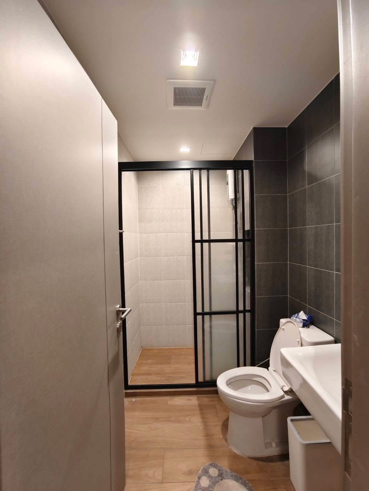 ขายคอนโดพระราม 9 เพชรบุรีตัดใหม่ RCA : #E374🔥060469 ขายคอนโด ดีลหลุดจำนอง 🔥 THE BASE Garden Rama 9