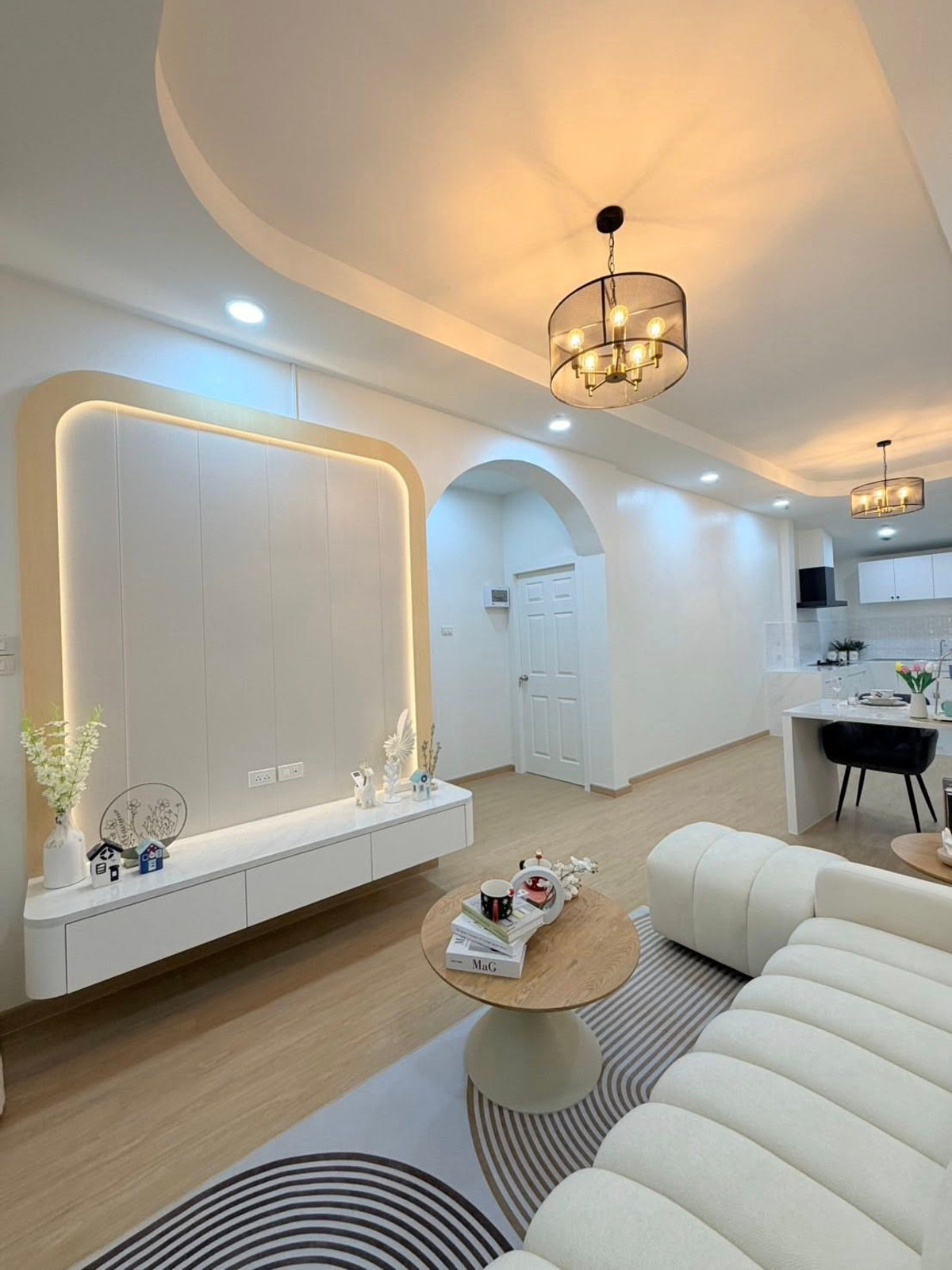 For SaleTownhomePattaya, Bangsaen, Chonburi : Chokchai Village 4 / 2 Bedrooms (FOR SALE) BEWN143