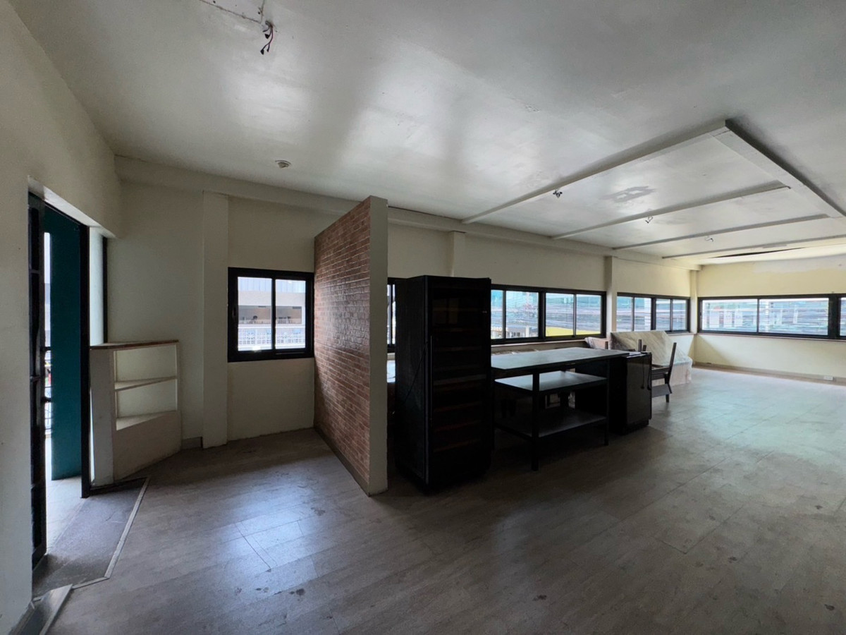 ให้เช่าร้านค้า/ตลาดนัดสุขุมวิท อโศก ทองหล่อ : พื้นที่ธุรกิจ ชั้น 2 ขนาด 144 ตารางเมตร @ ทองหล่อ สุขุมวิท 55 กรุงเทพ มีที่จอดรถ เหมาะทุกธุรกิจ 