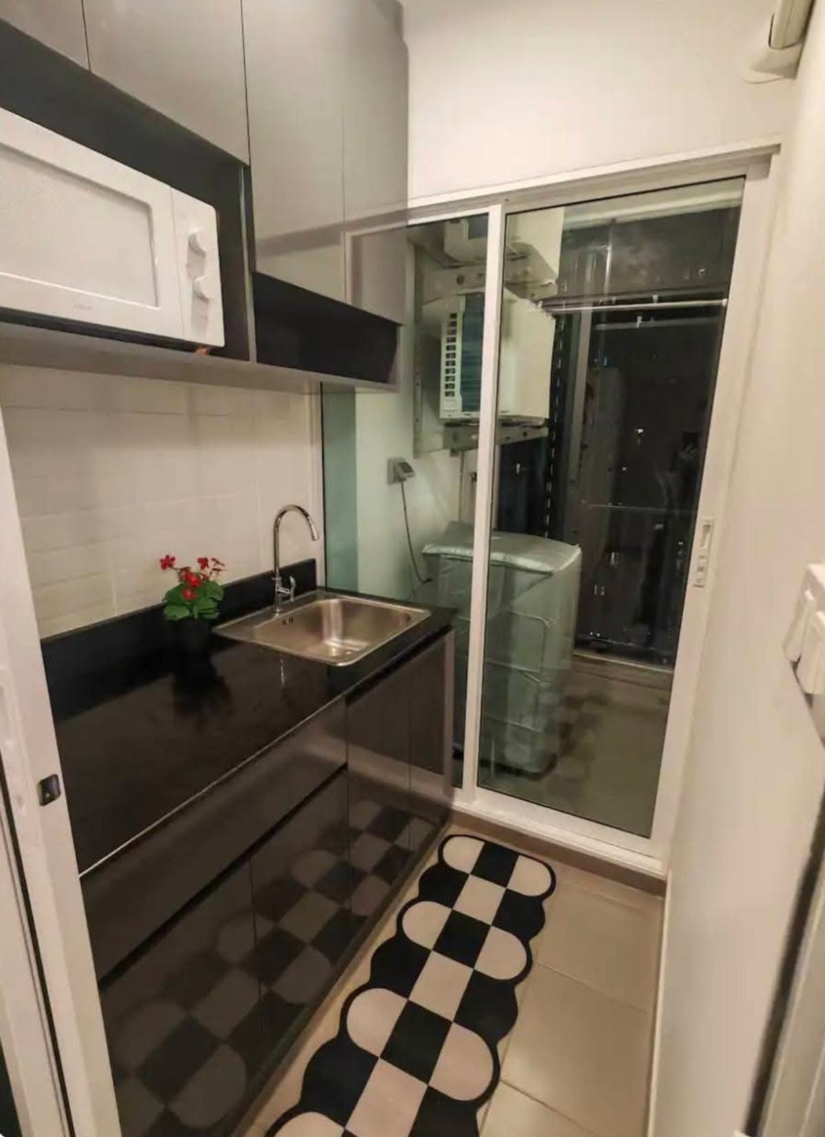 ให้เช่าคอนโดบางนา แบริ่ง ลาซาล : ให้เช่าคอนโด Regent Home Bangna BTS Bangna 350 เมตร เฟอร์ครบ พร้อมอยู่