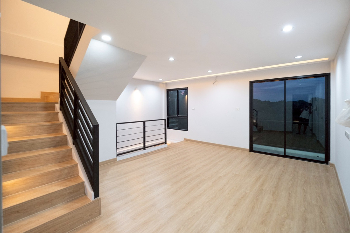 For SaleHome OfficeNawamin, Ramindra : 3-story townhome for sale, Khubon 27, Intersection 2, near the Pink Line BTS.