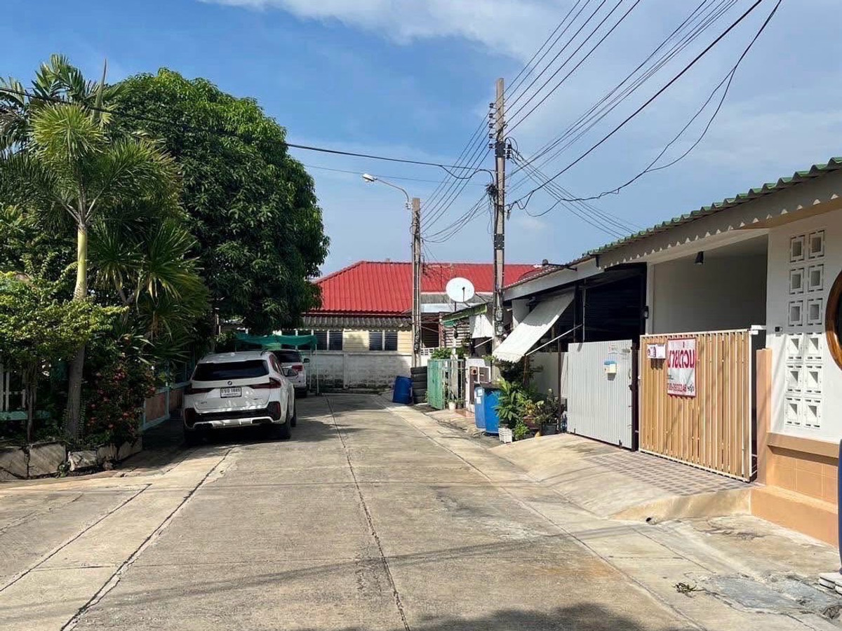 For SaleHouseSamut Prakan,Samrong : Reservation missed❗️💥Single-story townhouse for sale, renovated and ready to move in. There is space to add 1 more room💥📢 Installments only 5,000 /month.