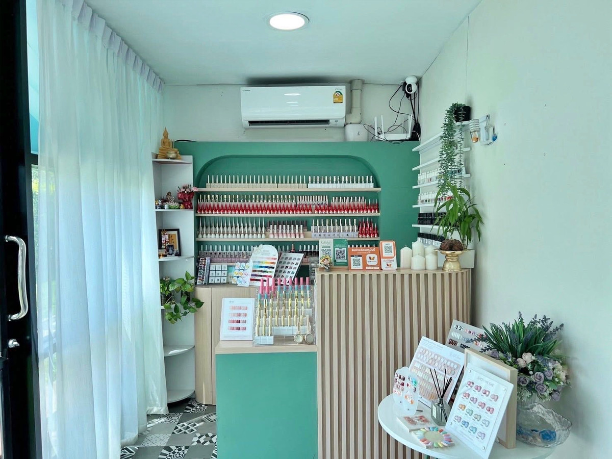 เซ้งร้านค้า/ตลาดนัดวงเวียนใหญ่ เจริญนคร : เซ้งร้านทำเล็บ ในปั้มปตท. ปัญญาอินทรา ค่าเช่าวันล่ะไม่ถึง 500 บ มีพื้นที่ข้างร้านจัดสวน