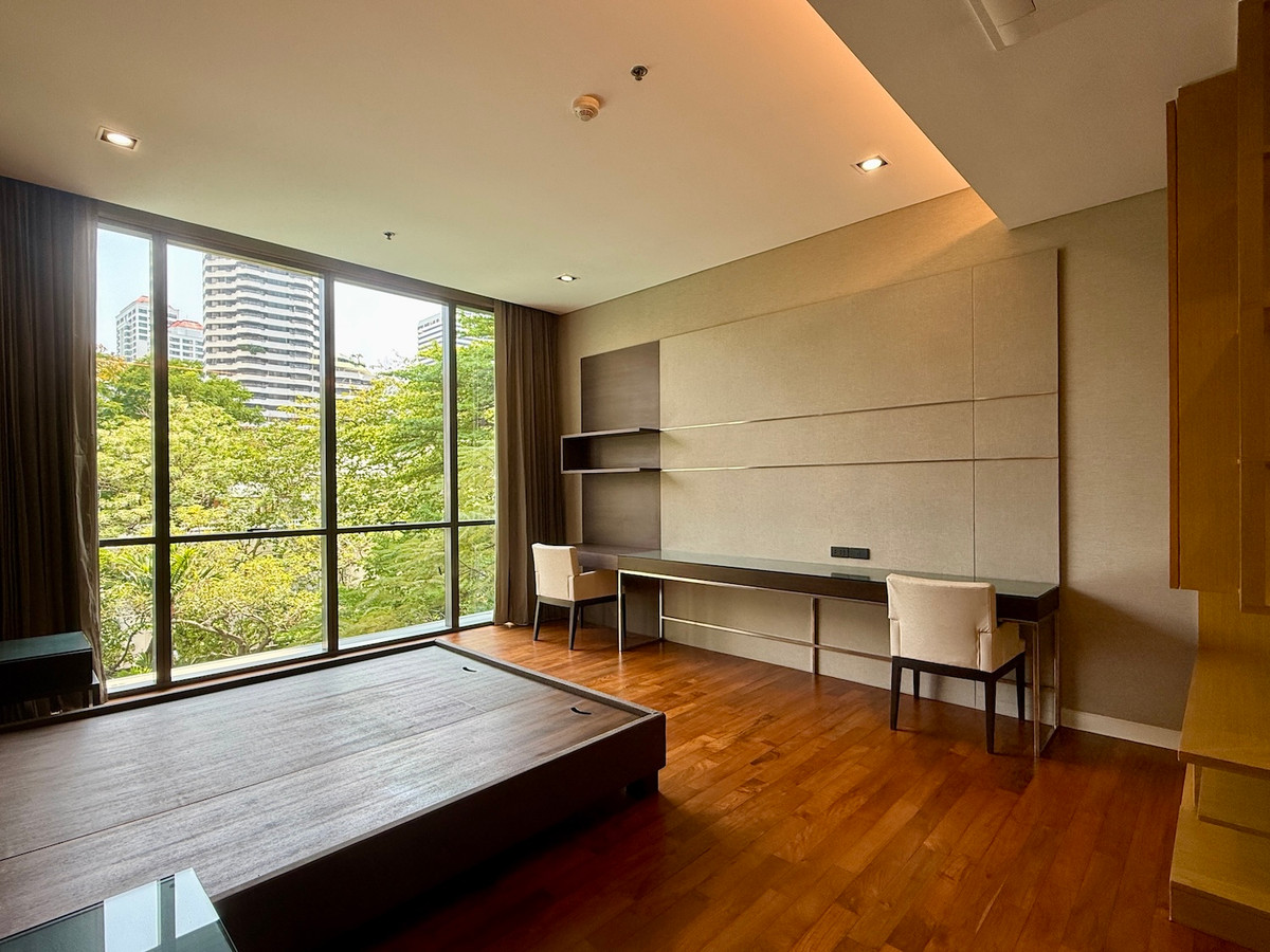 ให้เช่าคอนโดสุขุมวิท อโศก ทองหล่อ : คอนโดห้องใหญ่ 3 ห้องนอน พร้อมระเบียงกว้าง วิวสวน  ใกล้อโศกและพร้อมพงศ์