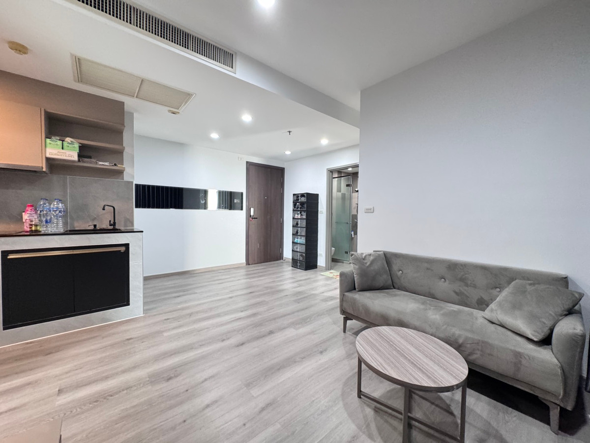 For RentCondoWongwianyai, Charoennakor : ห้องรีโนเวทใหม่ Teal Sathorn Taksin คอนโดติด Bts วงเวียนใหญ่ 2 ห้องนอน เฟอรนิเจ้อครบ Available for rent.