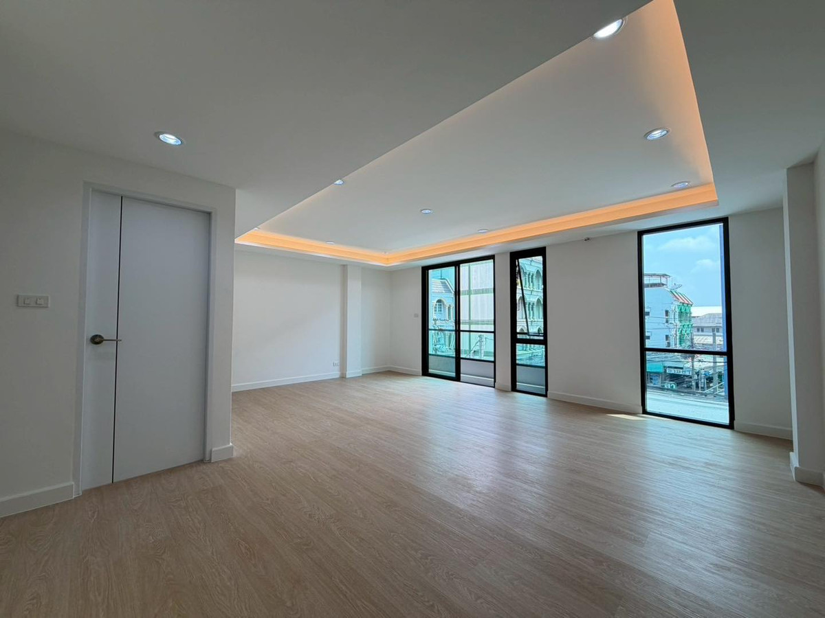 ขายคอนโดอ่อนนุช อุดมสุข : FOR SALE Townhome สุขุมวิท 101 4.5 ชั้น พร้อมลิฟต์ ราคาดีมาก