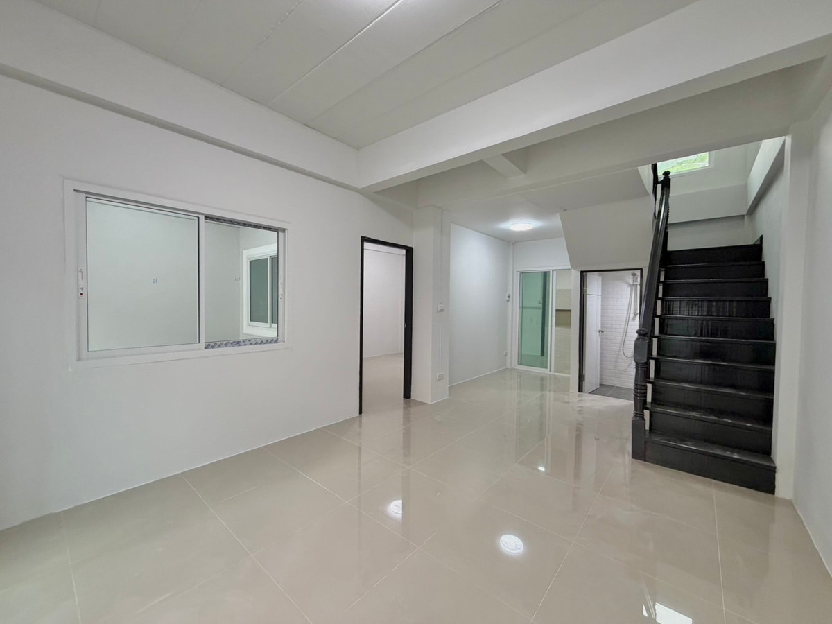 For SaleTownhomeRattanathibet, Sanambinna : Townhouse for sale in Kittiyarak, Sanambinnam, 18 sq m, newly decorated, has a balcony, no flooding, free transfer.