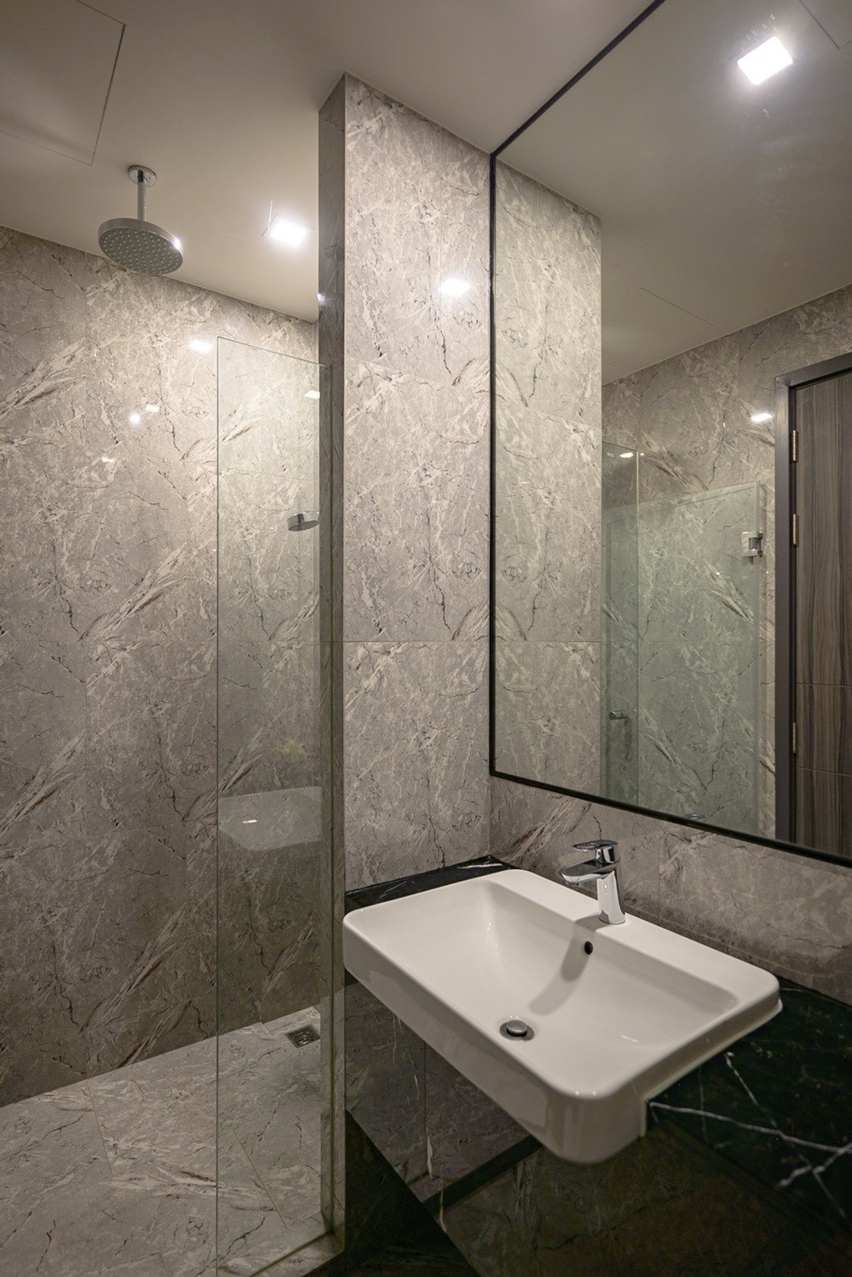 For RentCondoSukhumvit, Asoke, Thonglor : (For Rent) Ashton Asoke 1 bedroom, 35 sq m, beautiful room, Well Decorated. Fully furnished + Electrical appliances  Ready to move in ㅡ Next to 🚆 MRT Sukhumvit