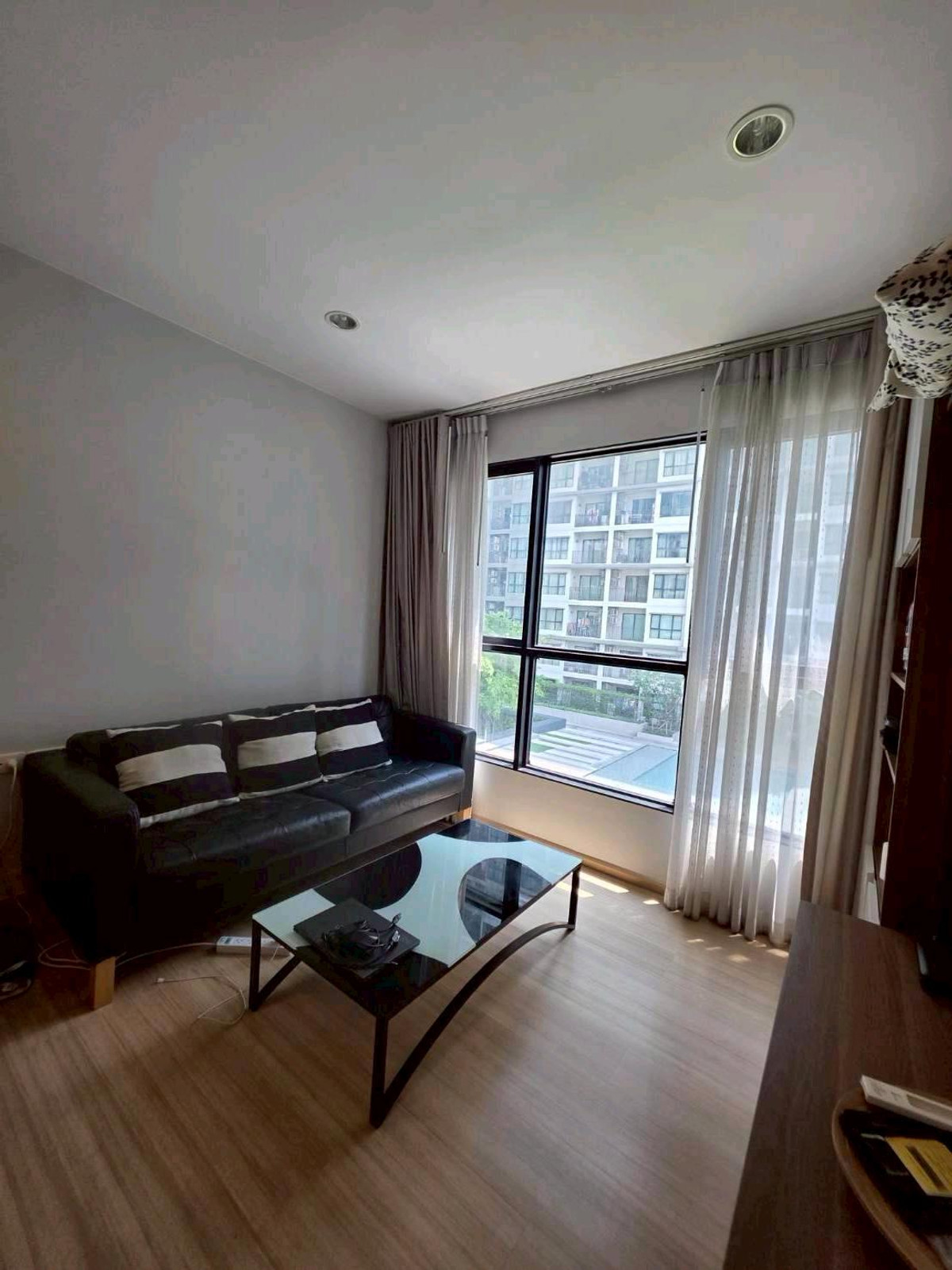 ขายคอนโดแจ้งวัฒนะ เมืองทอง : ขาย คอนโด เดอะเบส แจ้งวัฒนะ วิวสระ ห้องมุม 2 ห้องนอน 
ราคาลดพิเศษ  ใกล้รถไฟฟ้าเมืองทองธานี