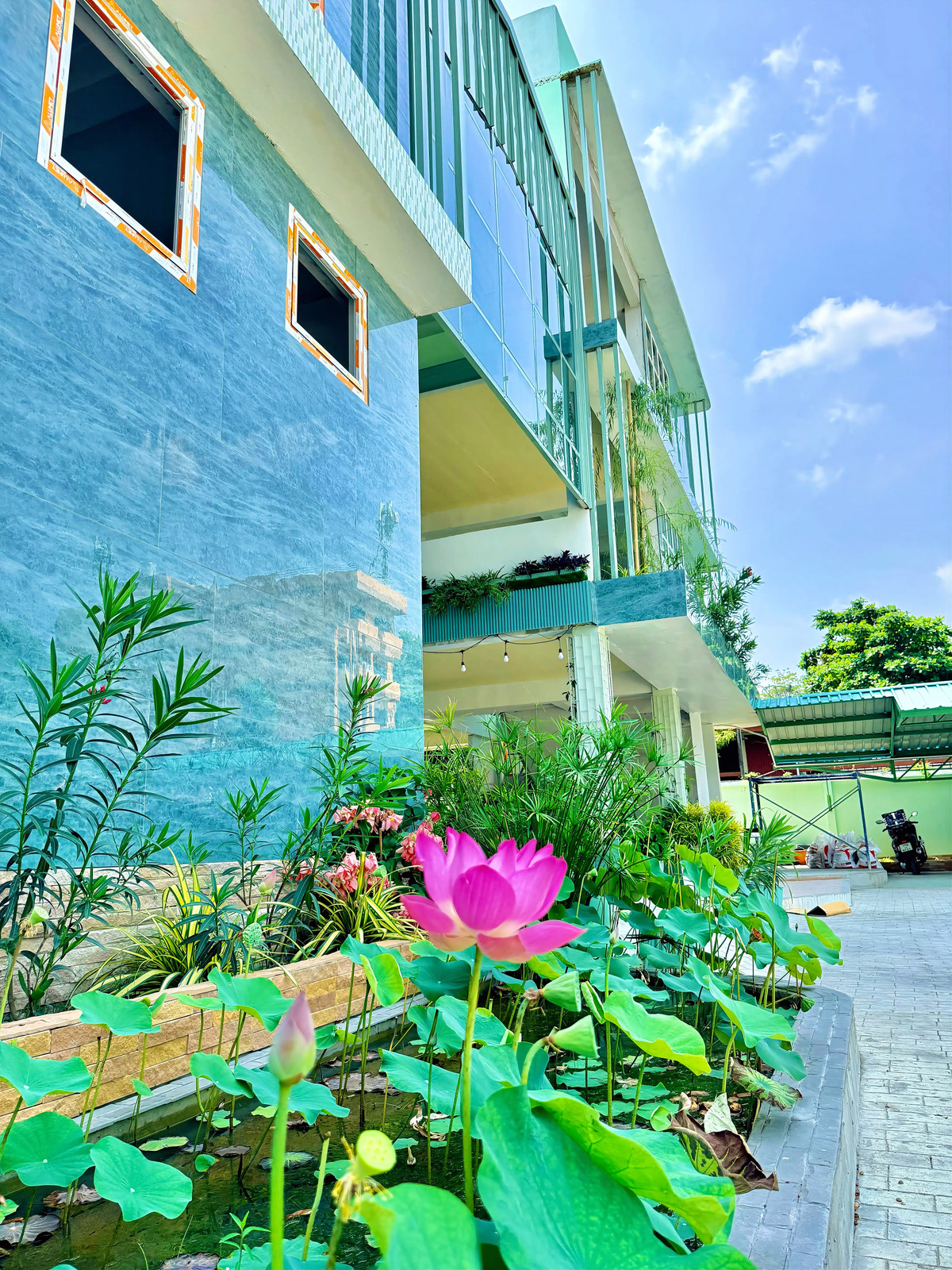 For RentOfficeRattanathibet, Sanambinna : 📢 [For Rent] Prime Office & Warehouse Complex – Rewadee Soi 7, near Nonthaburi Government Center! 🏢✨  Spacious area with versatile functions, perfect for a modern office, warehouse, or distribution center.