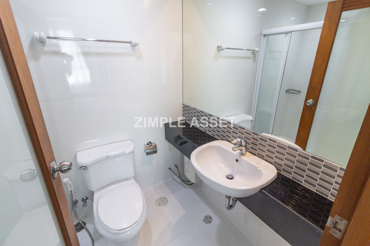 For RentSukhumvit, Asoke, Thonglor : Line ID: @zimple_asset Luxury aprtment in center of sukhumvit. Offering premium facilities for an elevated living experience. Surrounded by leading shopping malls in a prime location.
