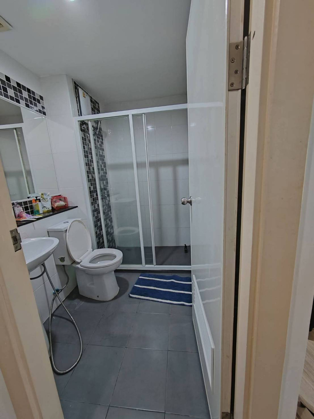 ขายคอนโดวิภาวดี ดอนเมือง หลักสี่ : ขาย คอนโดรีเจ้นท์โฮม 18 แจ้งวัฒนะ(Regent Home 18) ห้อวสวยมาก  ติดรถไฟฟ้า สองสาย ตึก E ชั้น3 ราคา 1.67 ล้านบาท