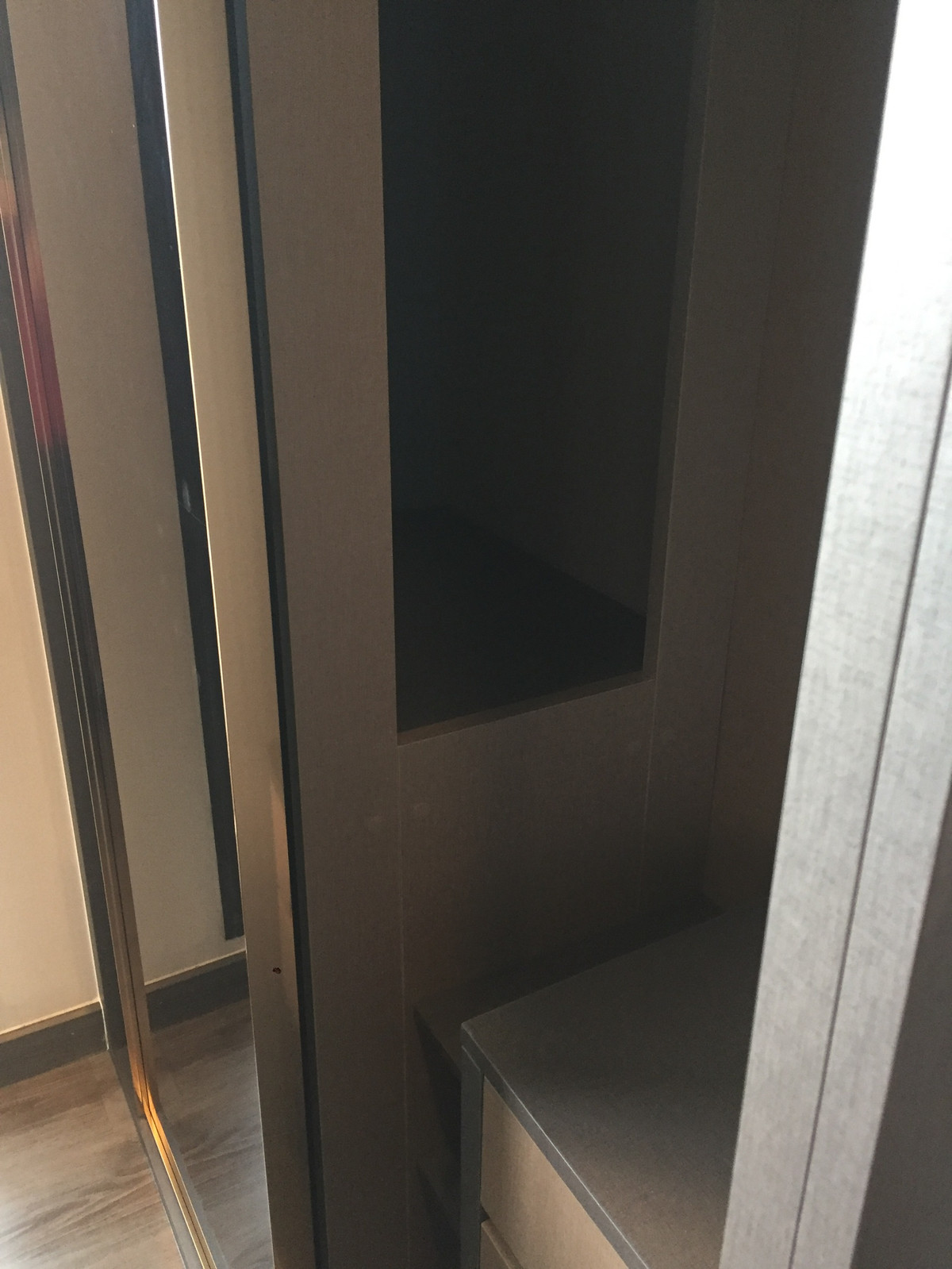 ขายคอนโดปิ่นเกล้า จรัญสนิทวงศ์ : ขาย 𝐔𝐫𝐛𝐚𝐧𝐨 𝐑𝐚𝐣𝐚𝐯𝐢𝐭𝐡𝐢 (เออร์บาโน่ ราชวิถี) ชั้น21 ราคาดี 3.1 ลบ. (ผ่อนตรงกับเจ้าของได้ 1ปี) ห่างจาก MRT สิรินธร 100 เมตร  (31 Sq.m. 1BR & 1Bath) --- Agent Top 084-8751655