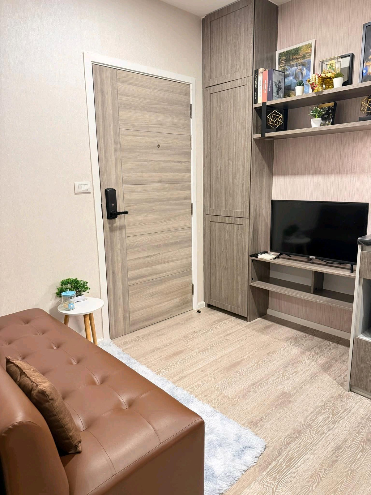 For RentCondoSamut Prakan,Samrong : ✨ Beautiful room, high floor, open view, ready to move in, very good price, good location, convenient travel 🚝 near MRT Thipwan / BTS Samrong.