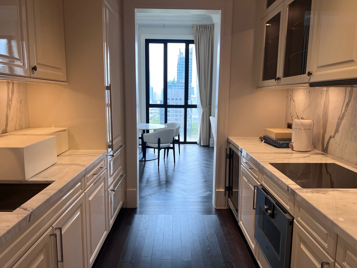 ขายคอนโดวิทยุ ชิดลม หลังสวน : 98 Wireless timeless elegance meets ultimate privacy.–  2 bed 3 bath 120 sqm 0635925888
