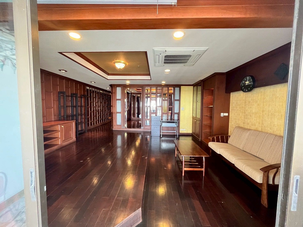 For RentCondoSilom, Saladaeng, Bangrak : RS5230 Condo for Rent: State Tower Silom, near BTS Saphan Taksin