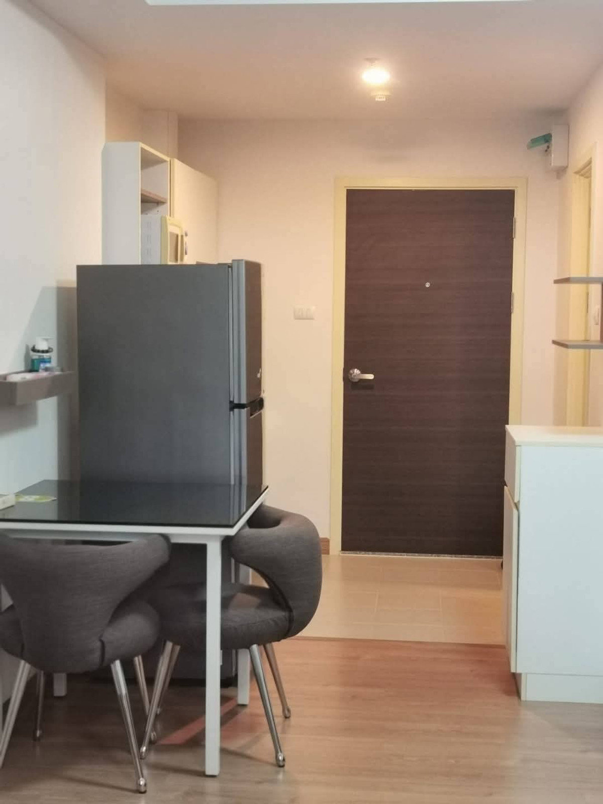 For RentCondoPattaya, Bangsaen, Chonburi : Condo for rent, Supalai Mare Pattaya, fully furnished, ready to move in, has washing machine.