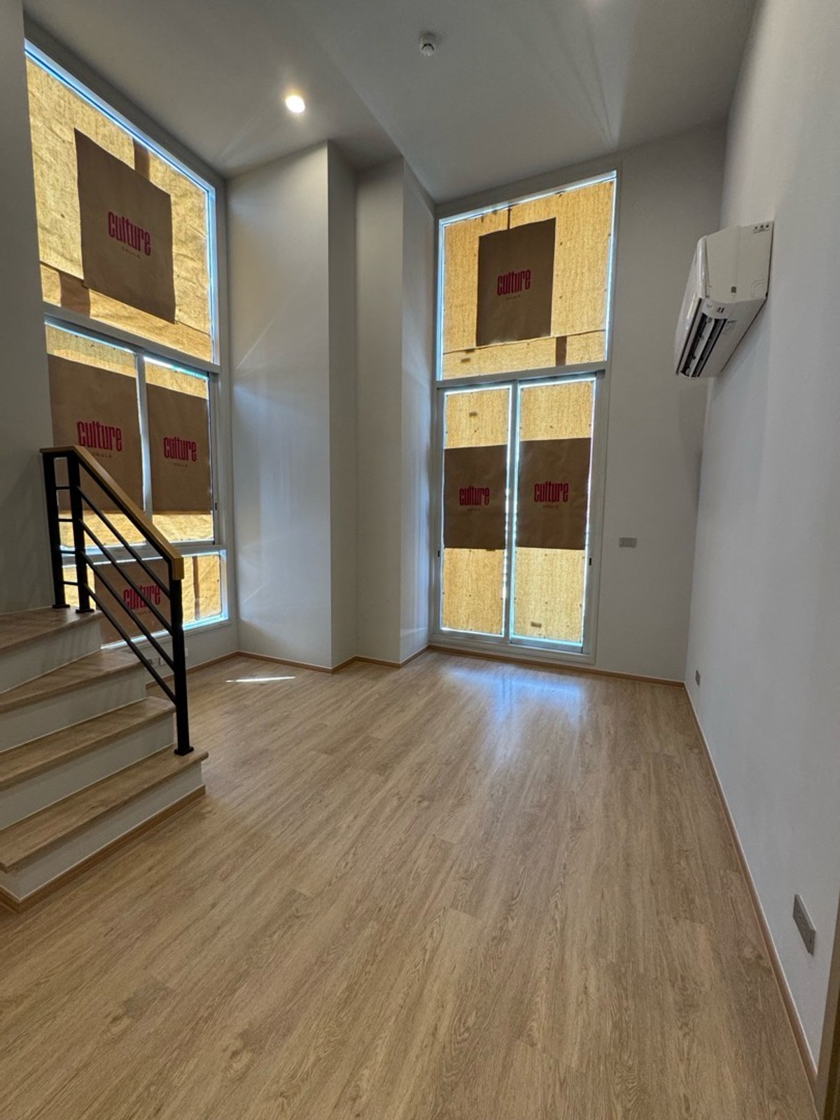 ขายคอนโดสยาม จุฬา สามย่าน : Hot Deal 2 ห้องนอน 2 ห้องน้ำ Culture Chula ราคา 15.9 ล้านบาท ติดต่อ 0869017364