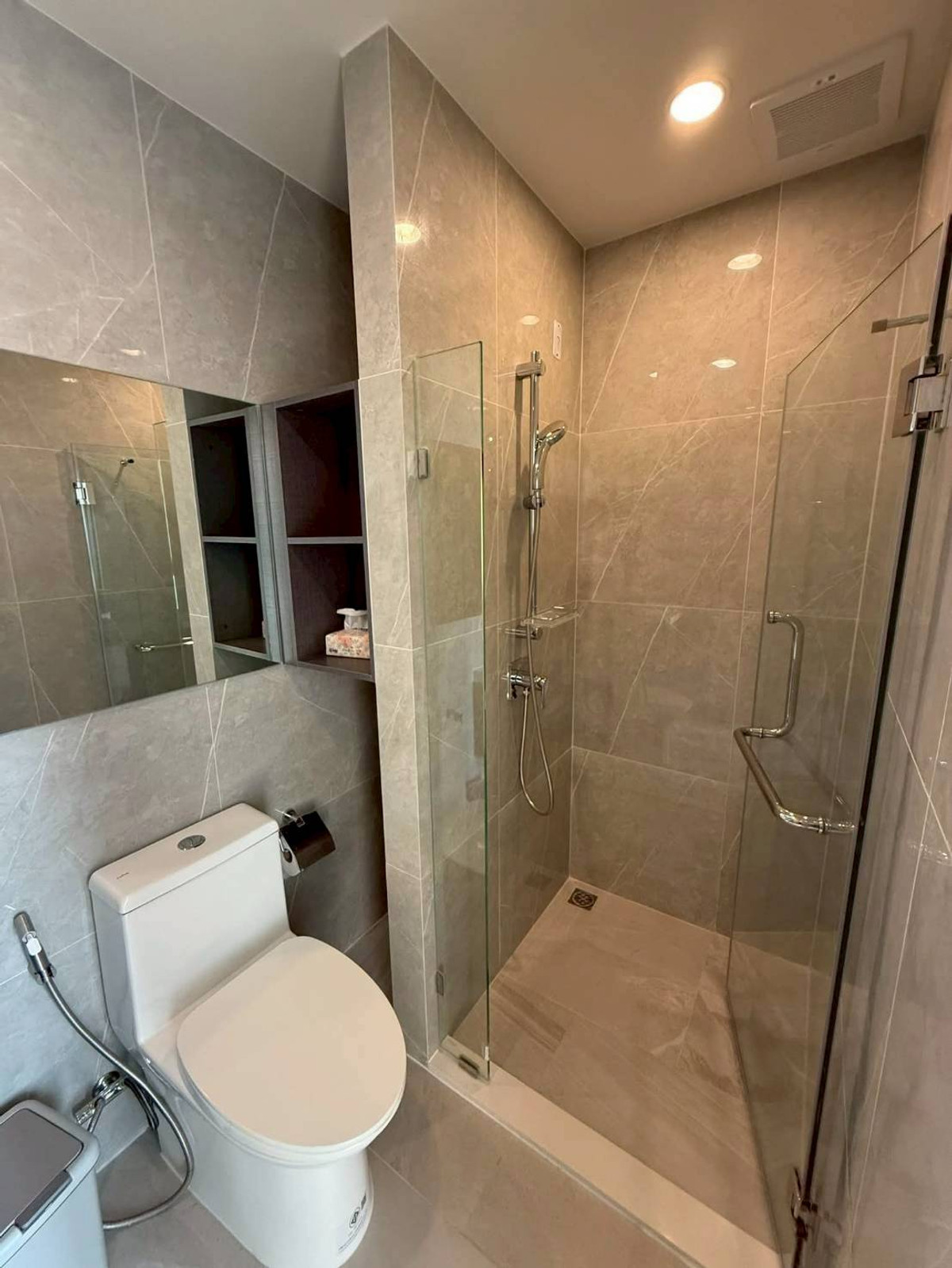 ให้เช่าคอนโดพระราม 9 เพชรบุรีตัดใหม่ RCA : 💬 ห้องที่ใช่…ไม่ต้องใหญ่ แค่ “รู้สึกดีทุกครั้งที่กลับมา” 💖📍 Nue District R9 | คอนโดทำเลพระราม 9 ใจกลางเมือง 🚆