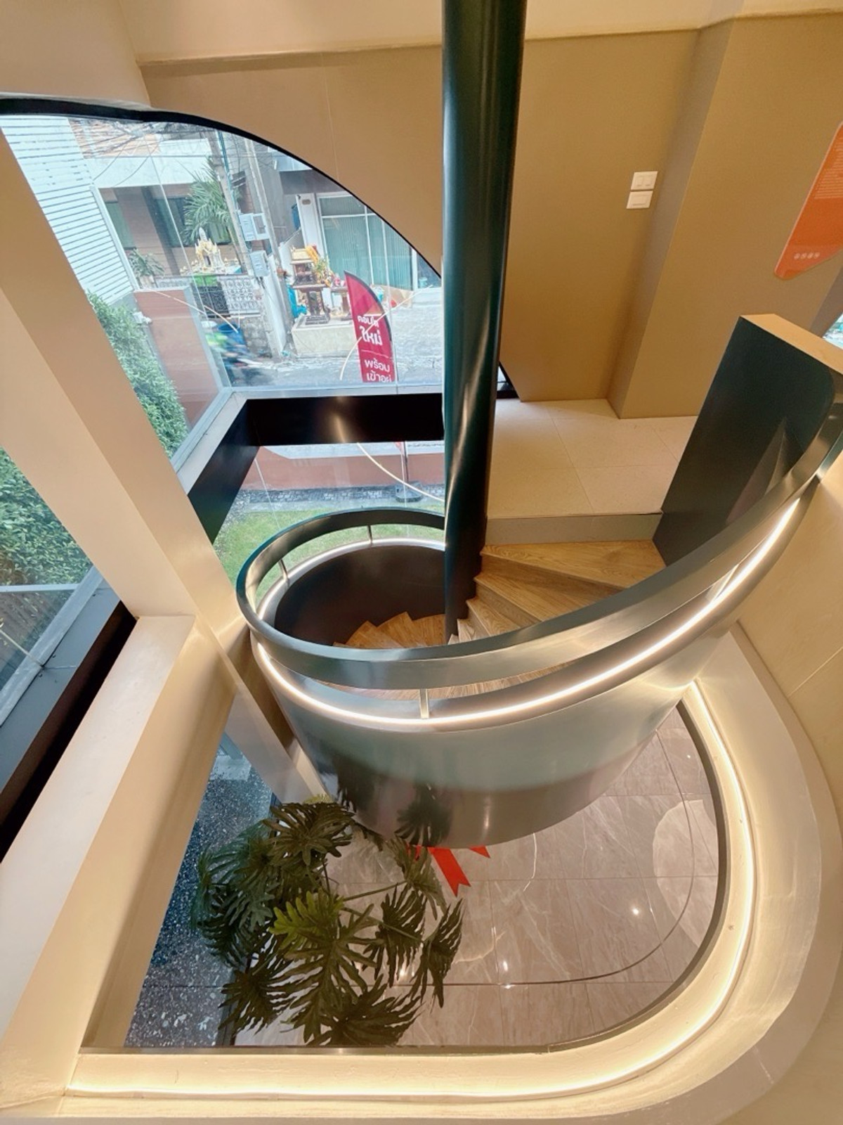 ขายคอนโดรัชดา ห้วยขวาง : 𝐊𝐋𝐎𝐒 รัชดา หลังบิ๊กซี รัชดา ผ่อนสบายๆ 𝟖,𝟗𝟎𝟎/เดือน ห้องใหม่ มือ1 จากโครงการ 𝐅𝐑𝐄𝐄 ทุกค่าใช่จ่าย 