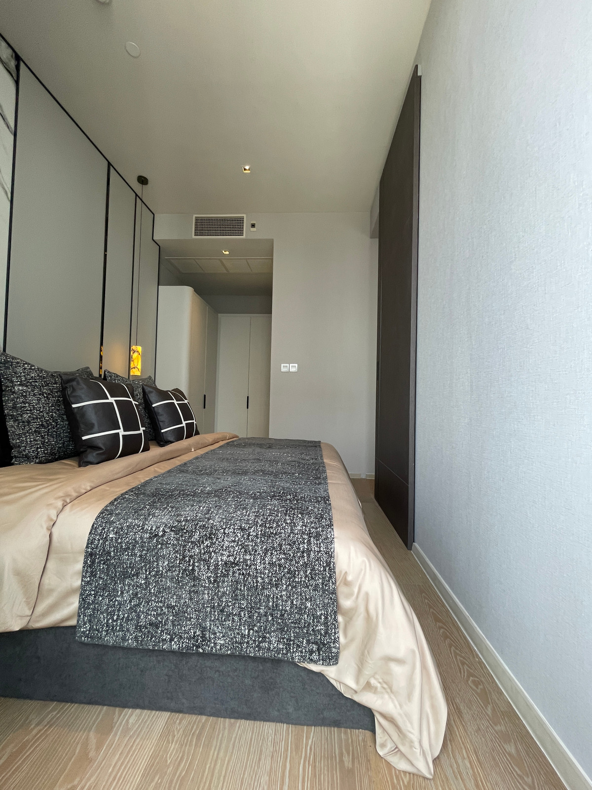 ขายคอนโดสีลม ศาลาแดง บางรัก : [THE PEAK OF SILOM] ASHTON SILOM – Rare 2BR Unit | ชั้น 32 วิวขอบฟ้า ประสบการณ์อยู่คอนโดที่เหมือนอยู่บ้าน 