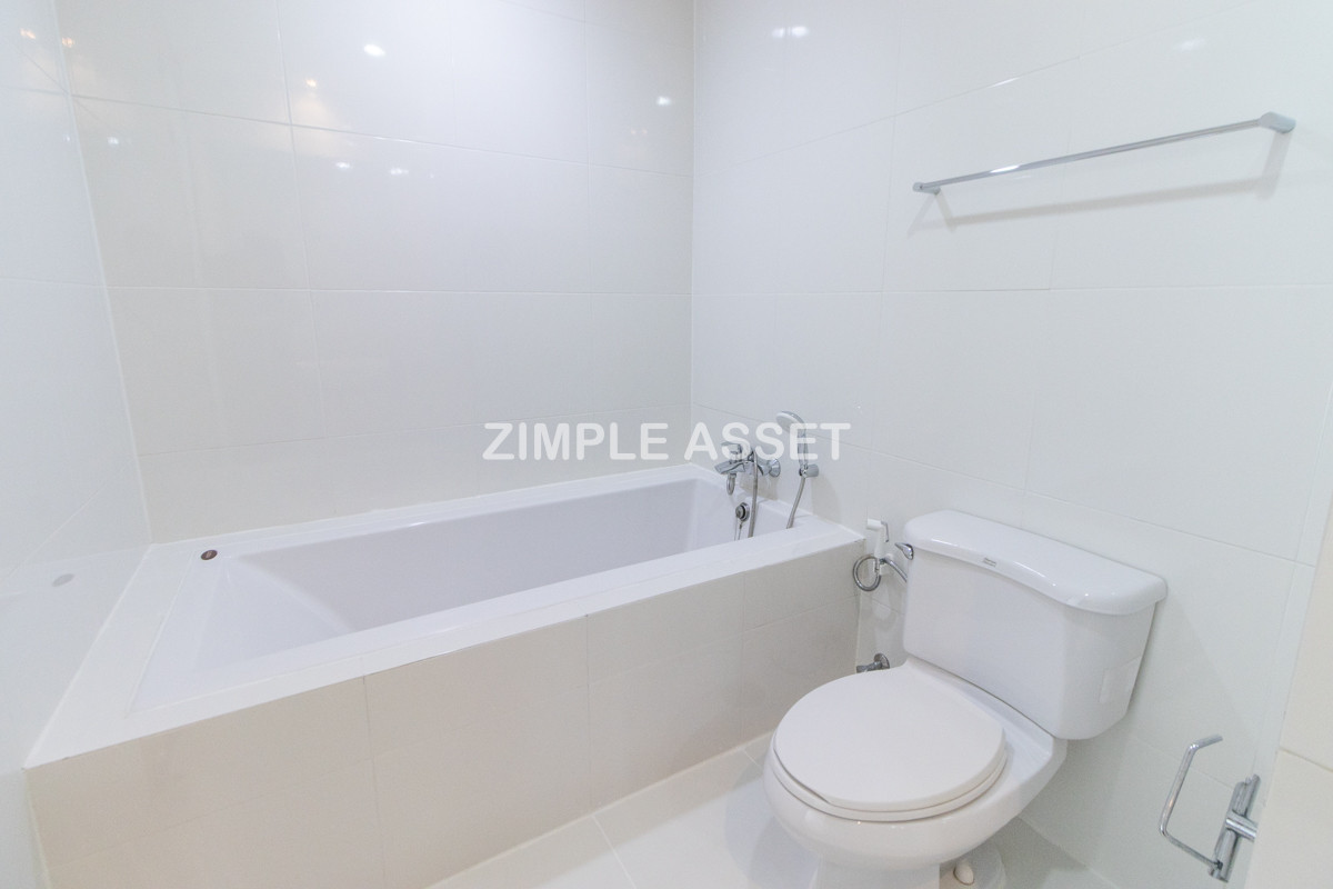 For RentSukhumvit, Asoke, Thonglor : Line ID: @zimple_asset Luxury aprtment in center of sukhumvit. Offering premium facilities for an elevated living experience. Surrounded by leading shopping malls in a prime location.