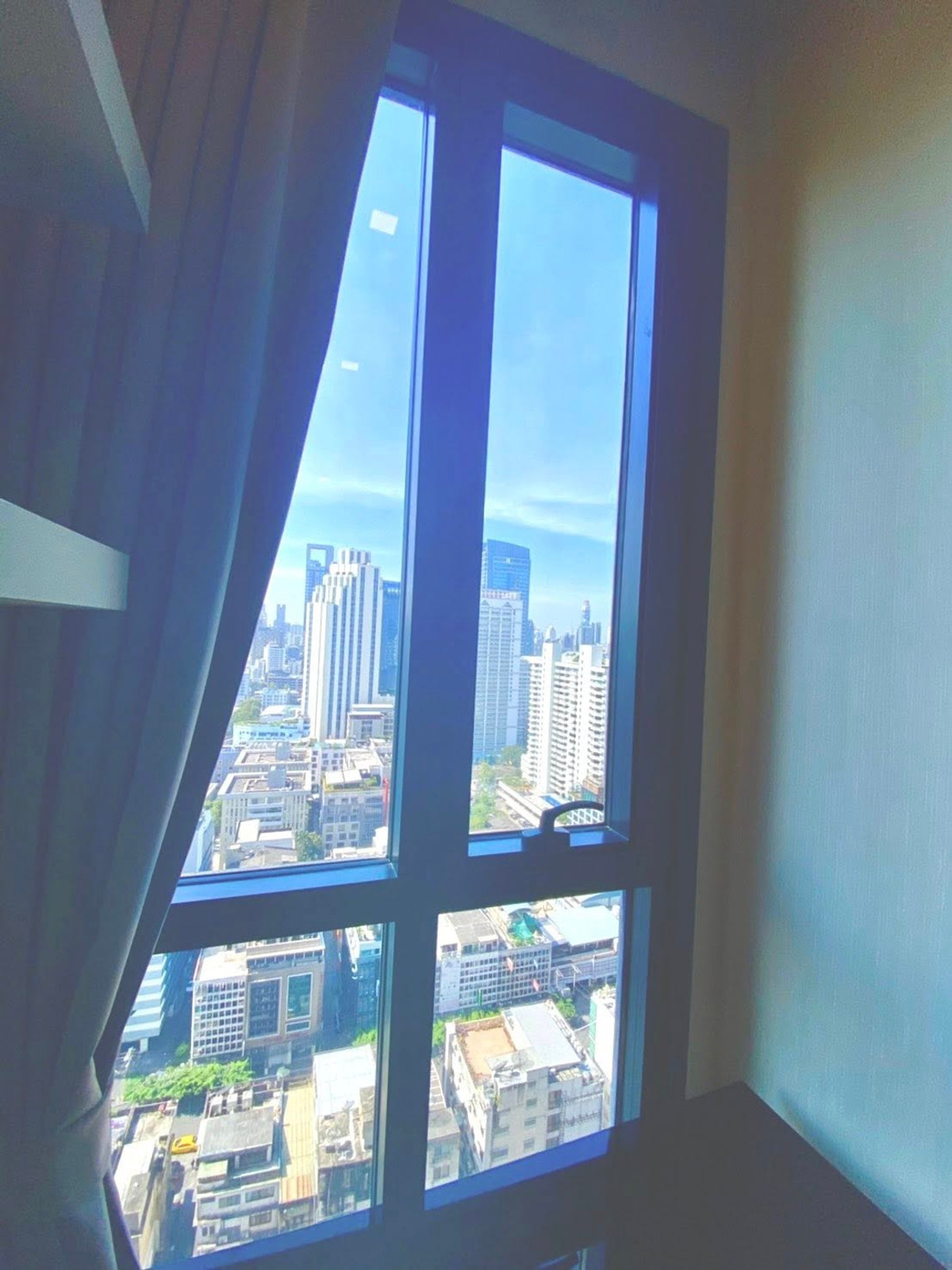 For RentCondoSukhumvit, Asoke, Thonglor : 🔥 Ashton Asoke, very beautiful room! 1 bedroom, 35 sq m, next to MRT Sukhumvit 0 meters, only 35,000/month, room ready to move in, open city view, high floor.